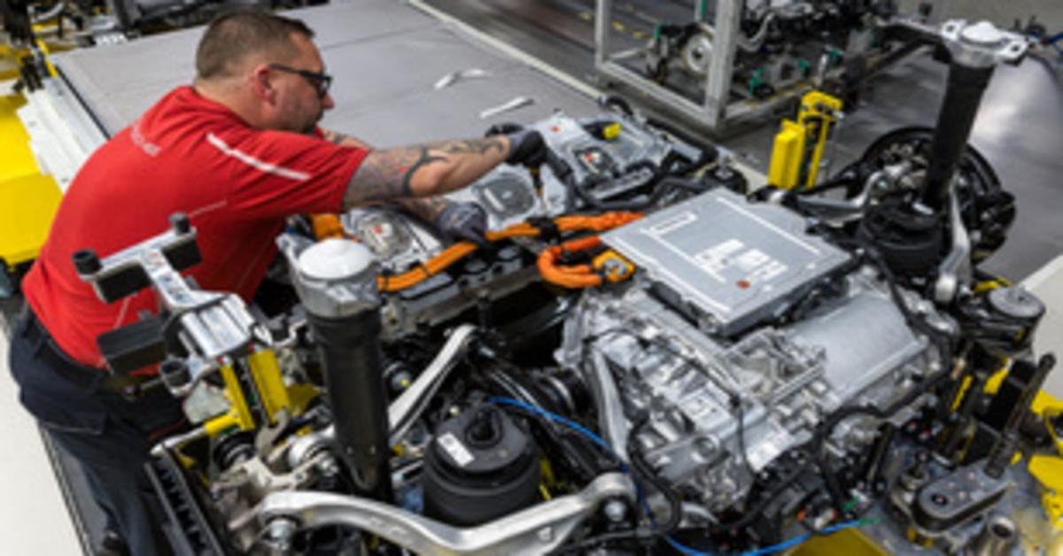 Növekvő foglalkoztatottság és csökkenő munkanélküliség Magyarországon