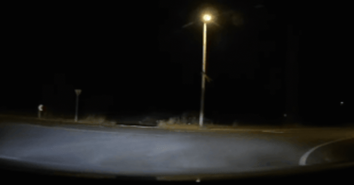 Budapesti autósok figyelmetlenül akadályoztak egy mentőt