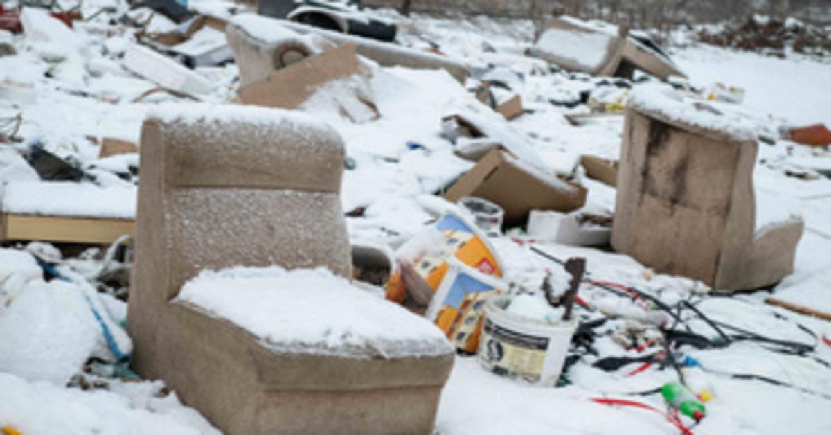 Rákosrendező átalakul: szemét veszi körül a területet