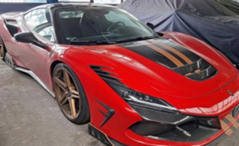 Lamborghini és Ferrari modellek kerülnek kalapács alá a NAV-nál