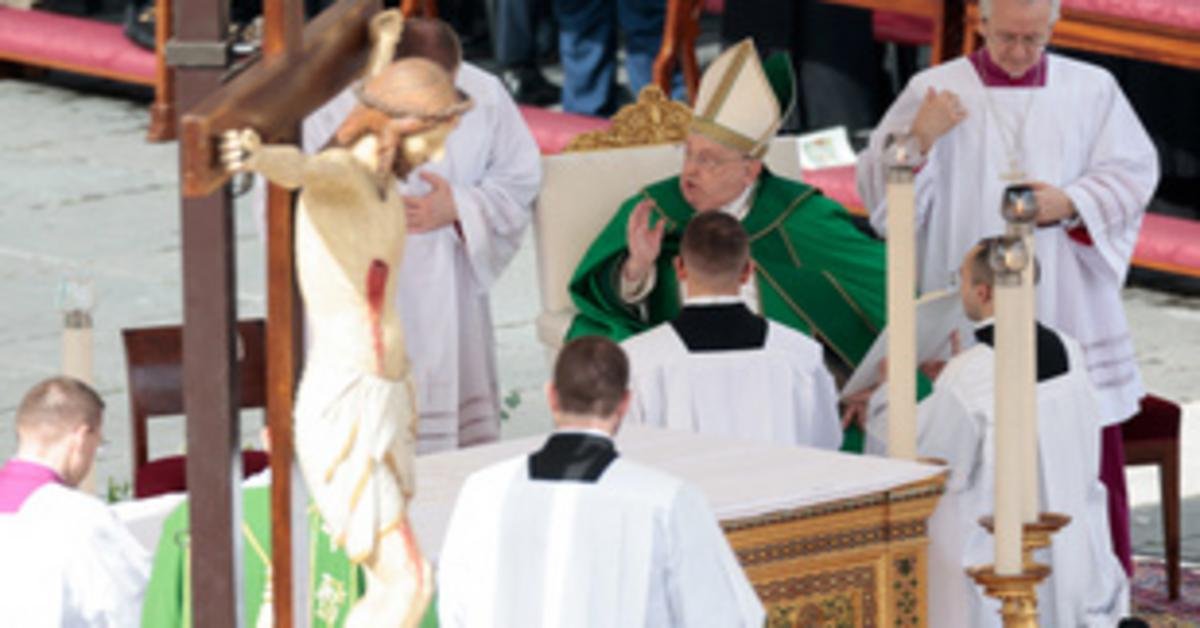 Ferenc pápa megfázás miatt kénytelen lemondani a vasárnapi misét