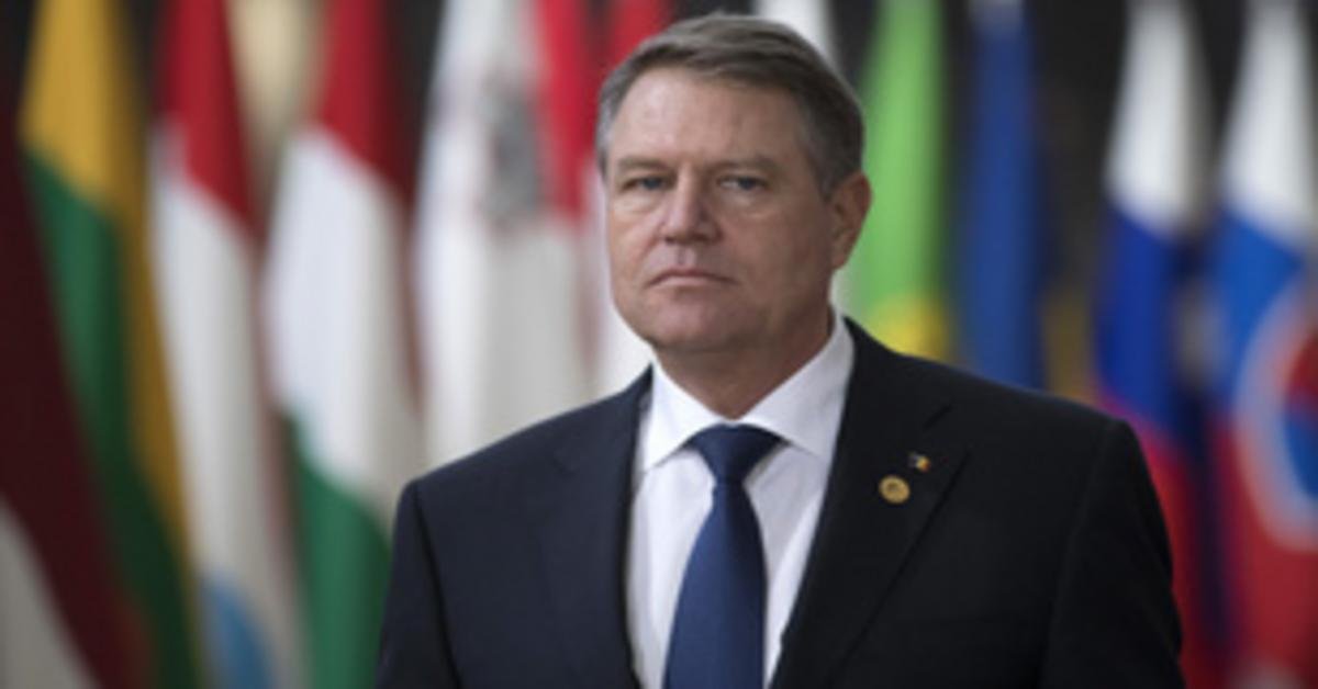 Iohannis román elnök bejelentette lemondását