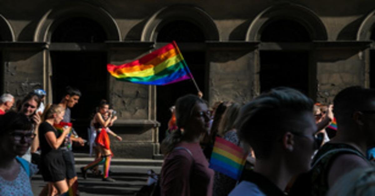 A pride és a szólásszabadság közötti feszültség ellentmondásai