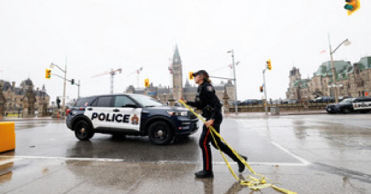 Kanadai parlament kiürítése egy biztonsági fenyegetés miatt