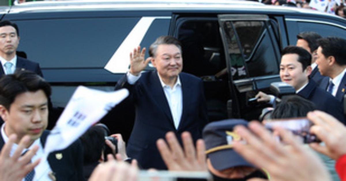 Dél-Korea elnöke elleni vádemelés és a politikai káosz