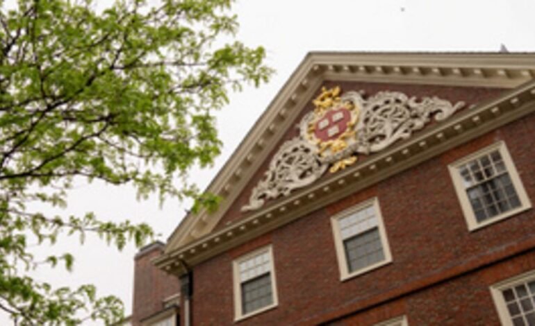 Washington forrásokat von meg a Harvard Egyetemtől