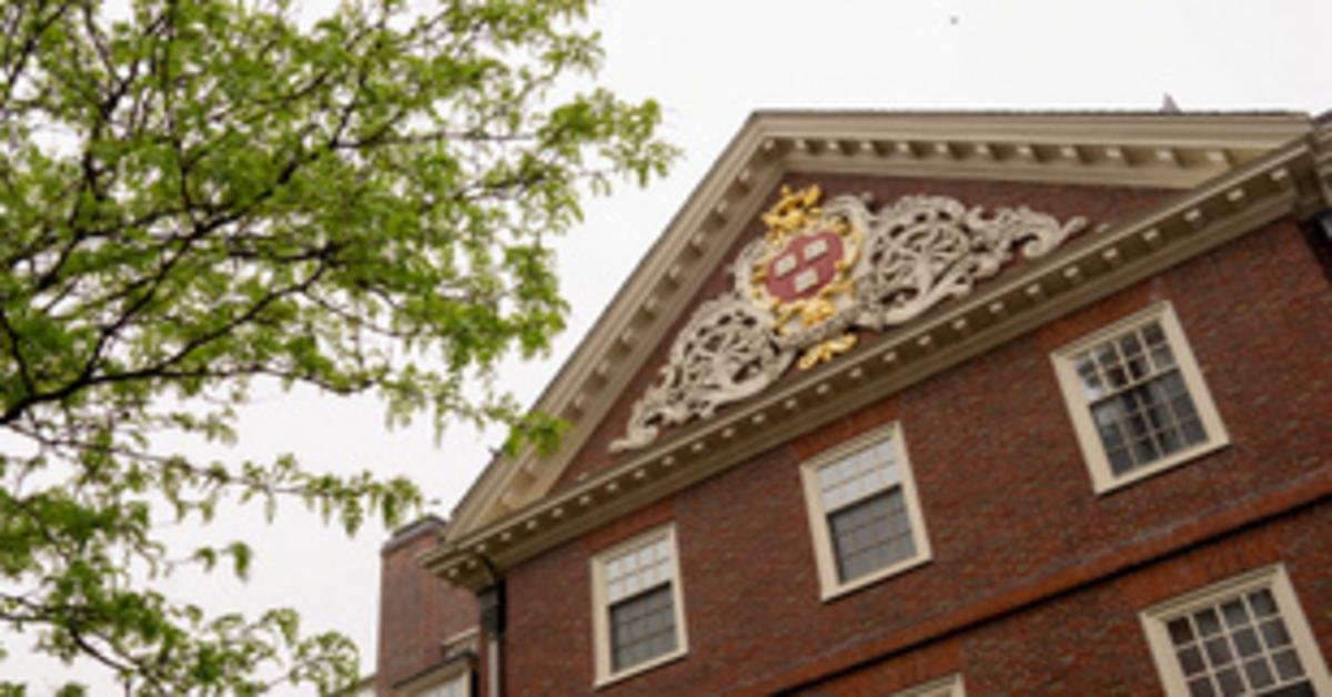 Washington forrásokat von meg a Harvard Egyetemtől