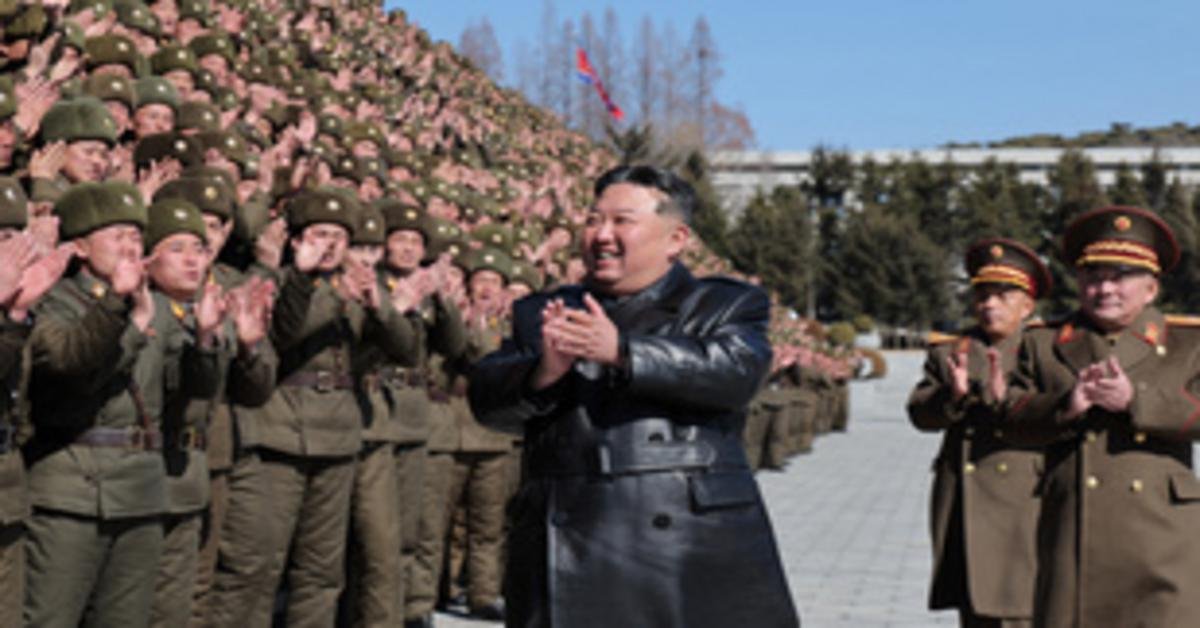 Észak-koreai hadihajóbaleset Phenjan közelében 2025-ben