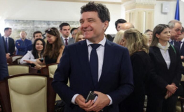 Nicușor Dan lett Románia új elnöke