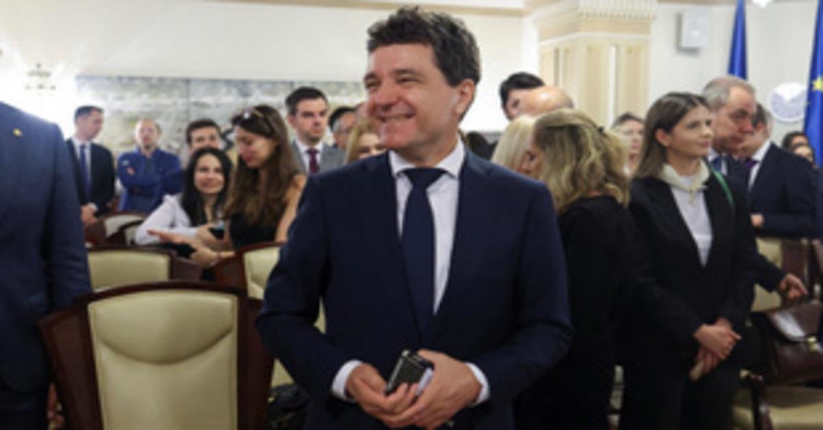 Nicușor Dan lett Románia új elnöke