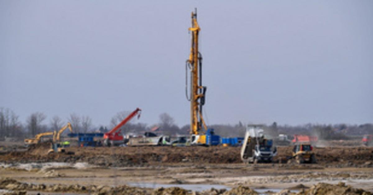 Fülöp-szigeteki munkások érkeznek a debreceni CATL gyárba