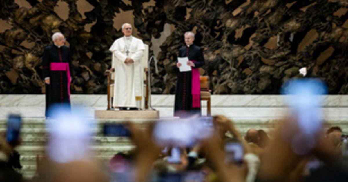 XIV. Leó pápa újságírókat fogadott a Vatikánban