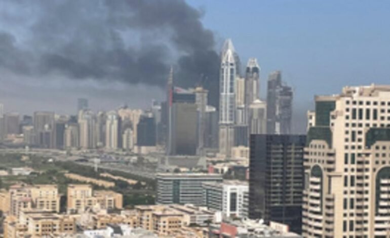 Tűz ütött ki egy dubaji felhőkarcolóban