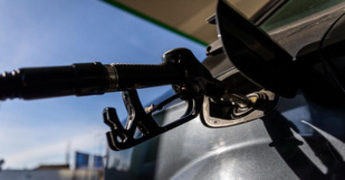 Üzemanyagár-változás: olcsóbb lesz a benzin péntektől