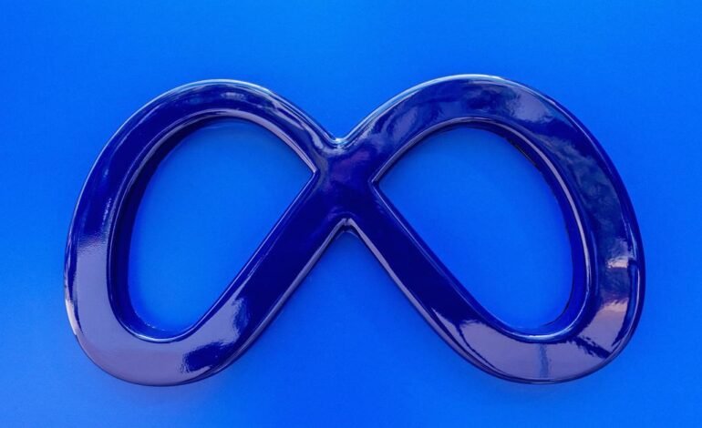 Már nem tilthat pornót a Facebook társalgási platformján