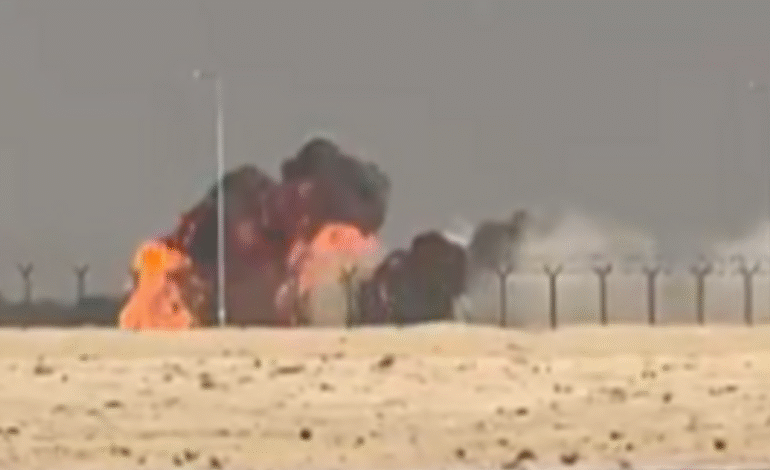 Repülőbaleset történt a dubaji légibemutatón egy vadászgéppel