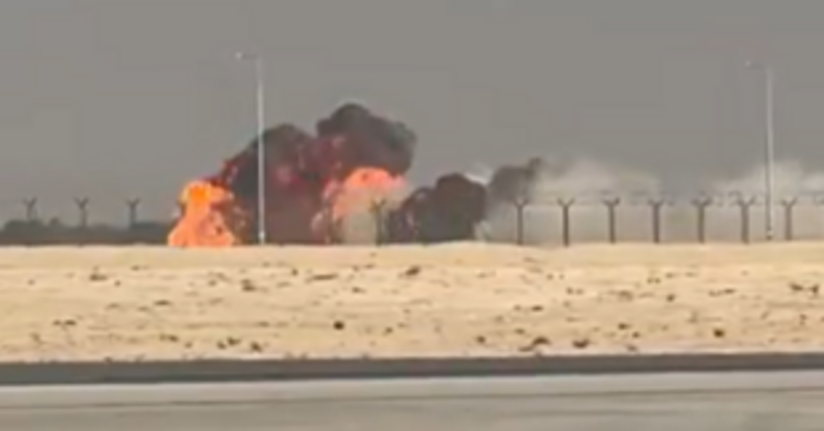 Repülőbaleset történt a dubaji légibemutatón egy vadászgéppel