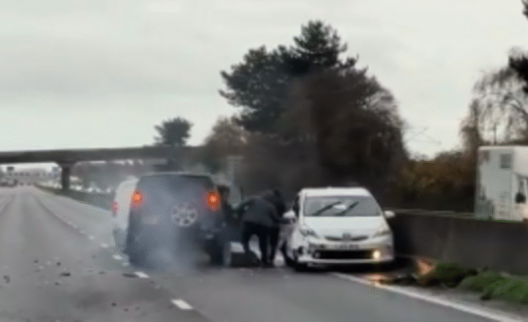 Fegyveres rablók csaptak le egy brit autópályán