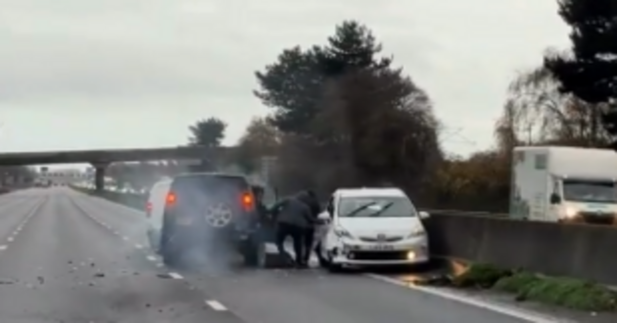 Fegyveres rablók csaptak le egy brit autópályán